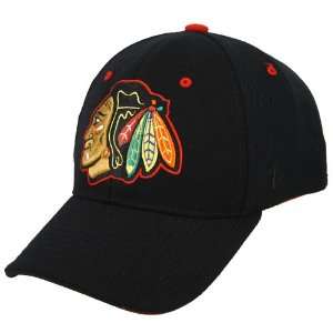   Zephyr Chicago Blackhawks Black Shootout ZFit Hat: Sports & Outdoors