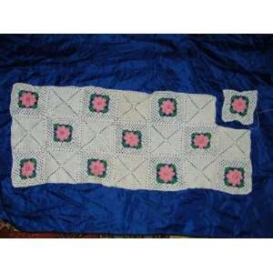   Vintage Pink Rosette Table Runner Lace Crochet 3851: Everything Else