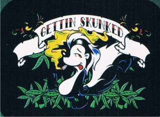GETTIN SKUNKED Adult Humor Weed Pot Smoke Funny T Shirt  