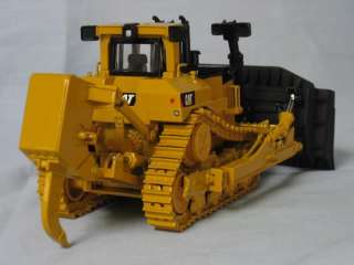 Norscot 1:50 CAT D11T Track Type Tractor w/ Tracks MIB  