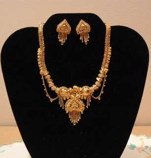 GORGEOUS NECKLACE EARRINGS SET GOLD PLATED 22k  