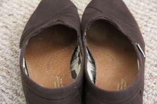 TOMS Classic Canvas Slip On Shoes Brown   Womens 7 USED  