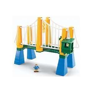  GeoTrax Sky High Suspension Bridge with Figure: Toys 
