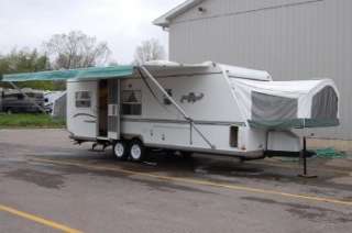 2004 Forest River SHAMROCK 25SS Lite Weight Expandable Travel Trailer 