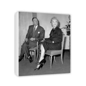 Marilyn Monroe and Laurence Olivier   Canvas   Medium 
