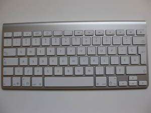 Apple Ultra Slim Bluetooth Keyboard A1255   Canadian  