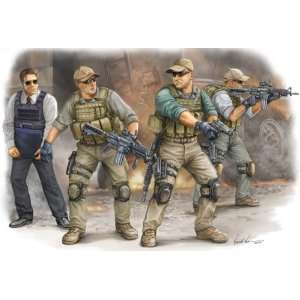 Trumpeter 1/35 PMC VIP Protection Team in Iraq Figure Set (4 Figures 