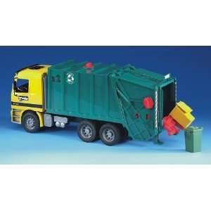  Bruder Mercedes Benz Garbage Truck   Green 2661: Toys 