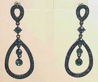   Collection long, green rhinestone dangle pierced earrings   NEW  