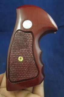   WOOD CHECKERED GRIPS FOR S&W REVOLVERS, K, L FRAME, SQUARE/ROUND BUTT